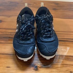 Woman’s under armor softball cleats